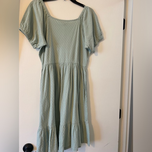 Brand new dress - Picture 3 of 4